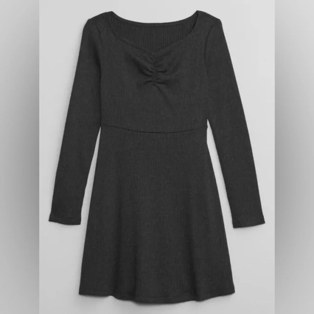 NWOT Gap Kids Ribbed Sweetheart Dress. Size S (6-7). Charcoal Gray